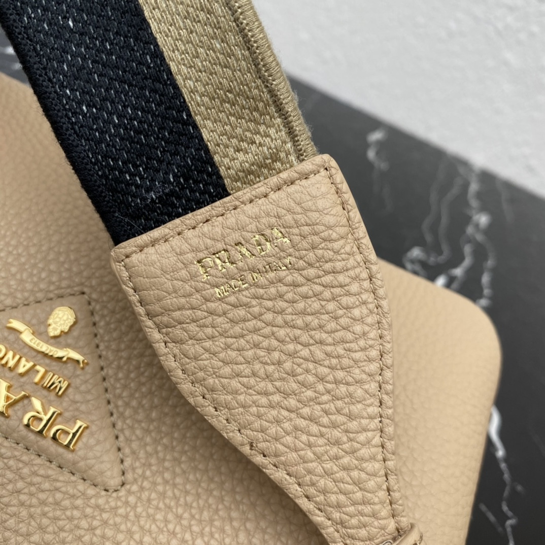 Pra*a Leather Shoulder Bag