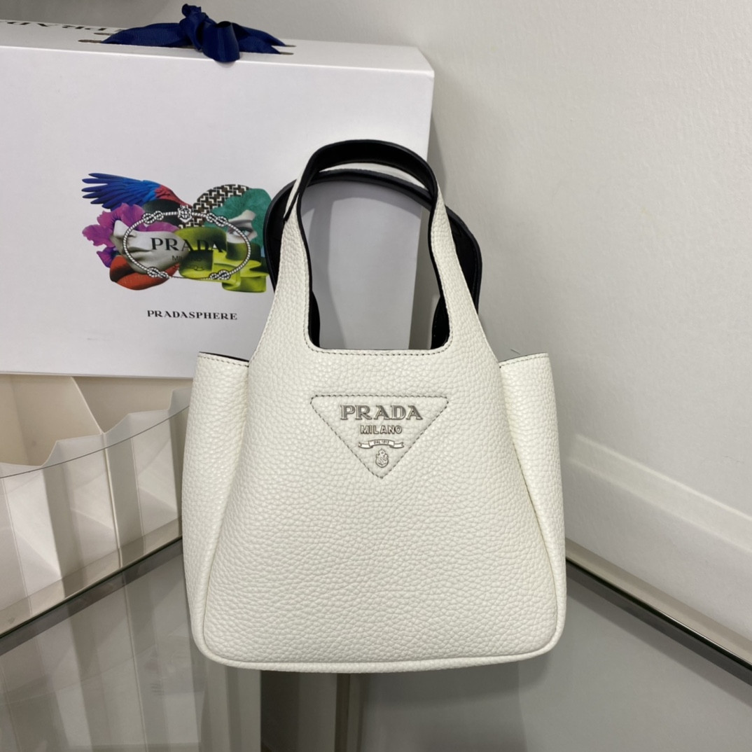 Pra*a Crochet Tote Bag