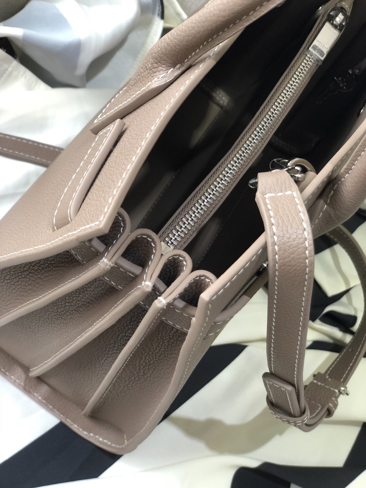 Y51 Sac De Jour Bag