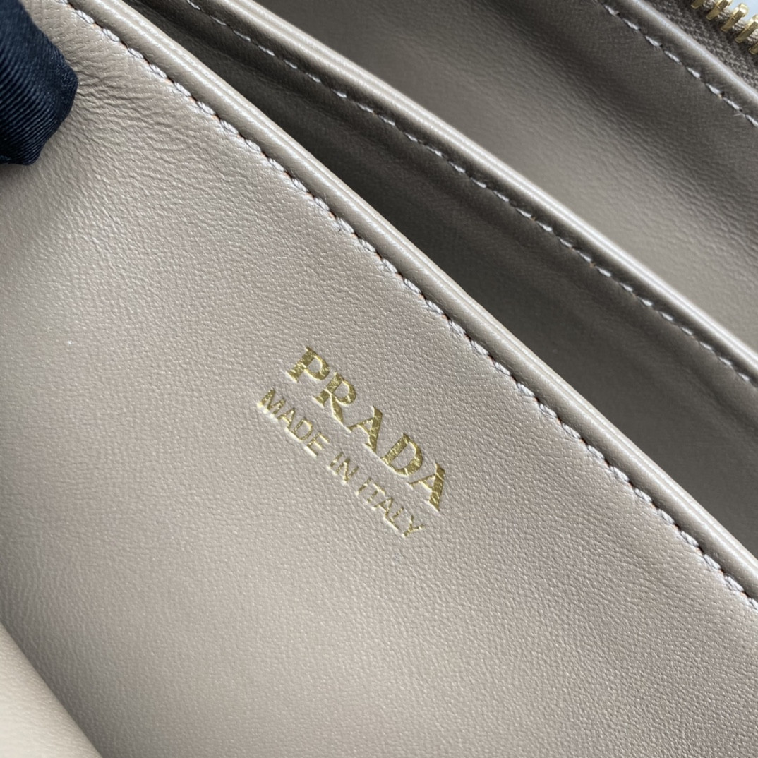 Pra*a Leather Shoulder Bag