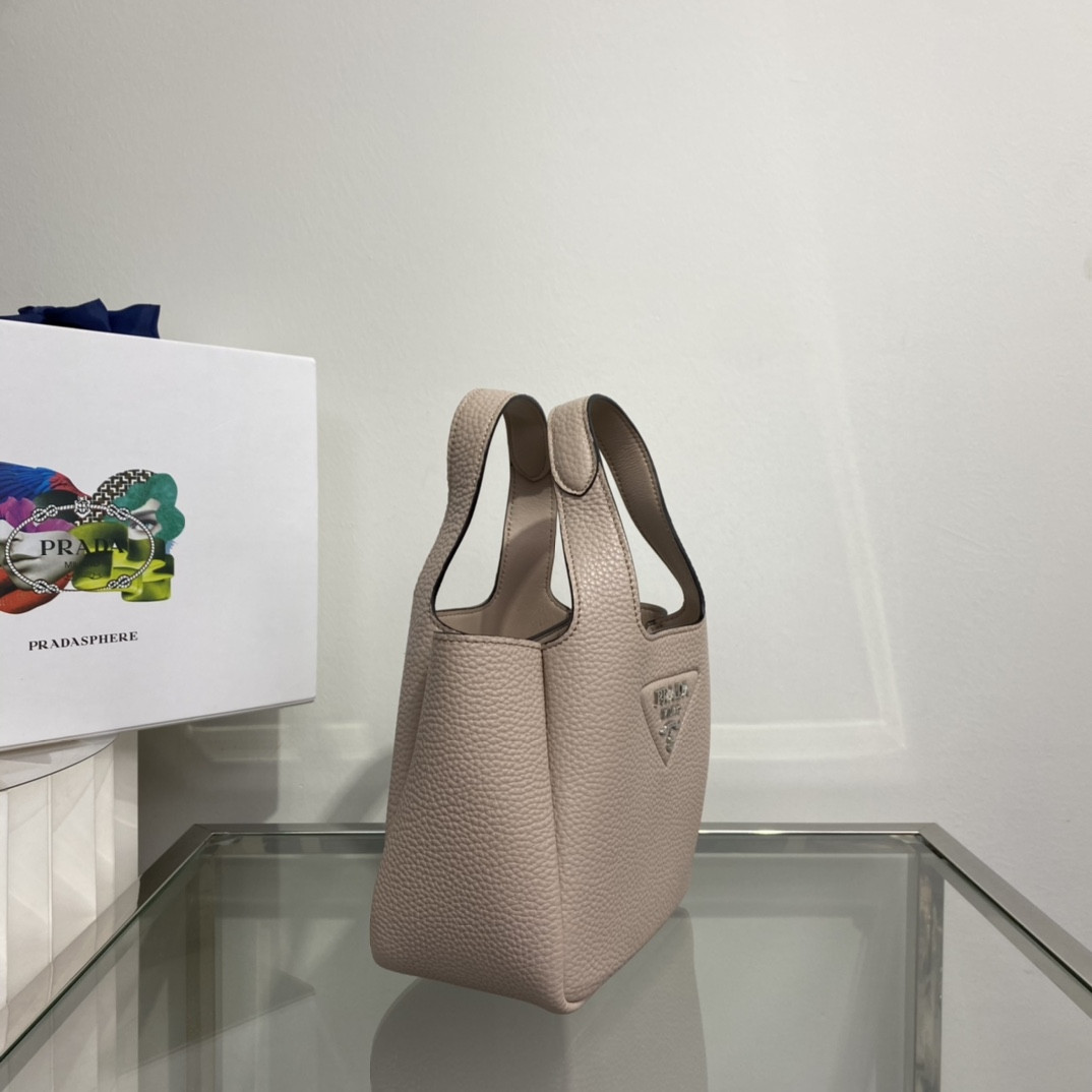 Pra*a Crochet Tote Bag