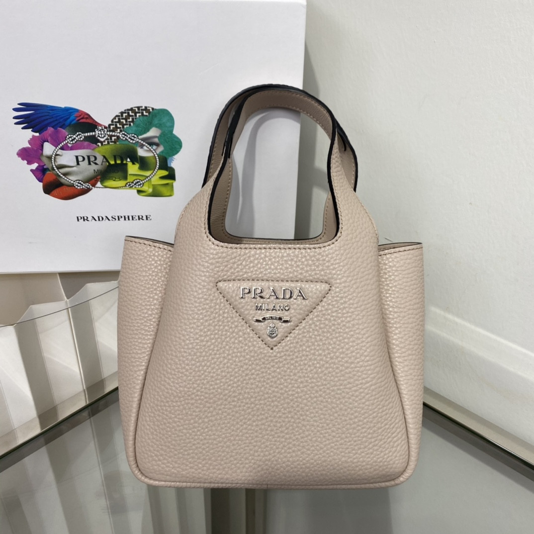 Pra*a Crochet Tote Bag