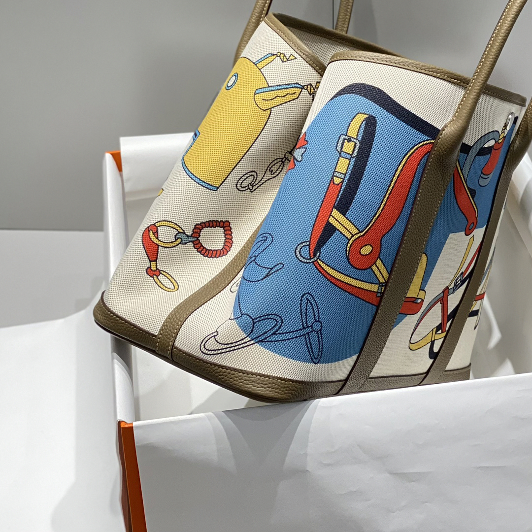H**me5 painted graffiti French fjord imported original cowhide wax thread sewing master craft painted canvas 36*30cm