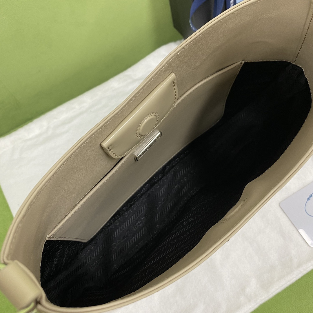 Pra*a Cleo Bag