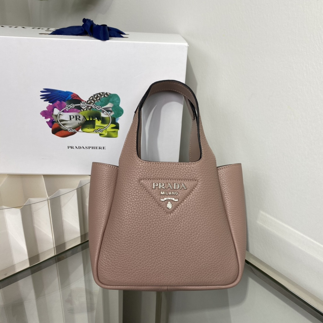 Pra*a Crochet Tote Bag