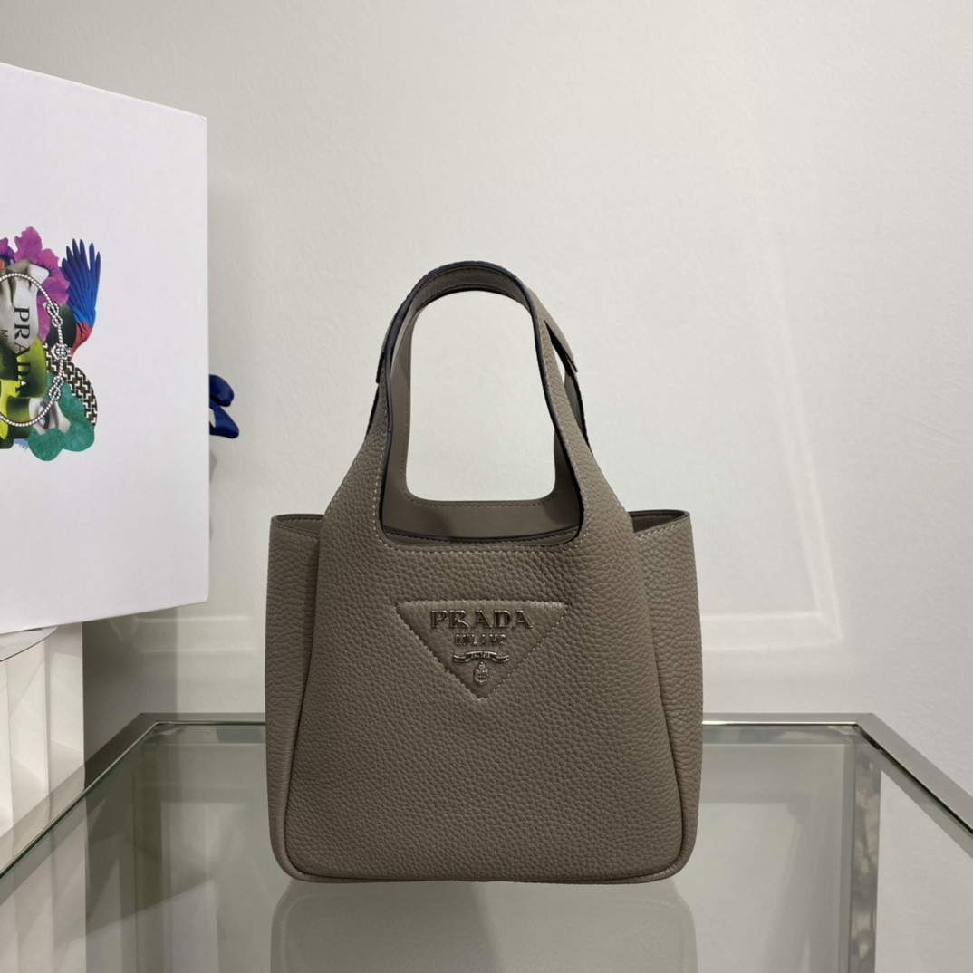 Pra*a Crochet Tote Bag