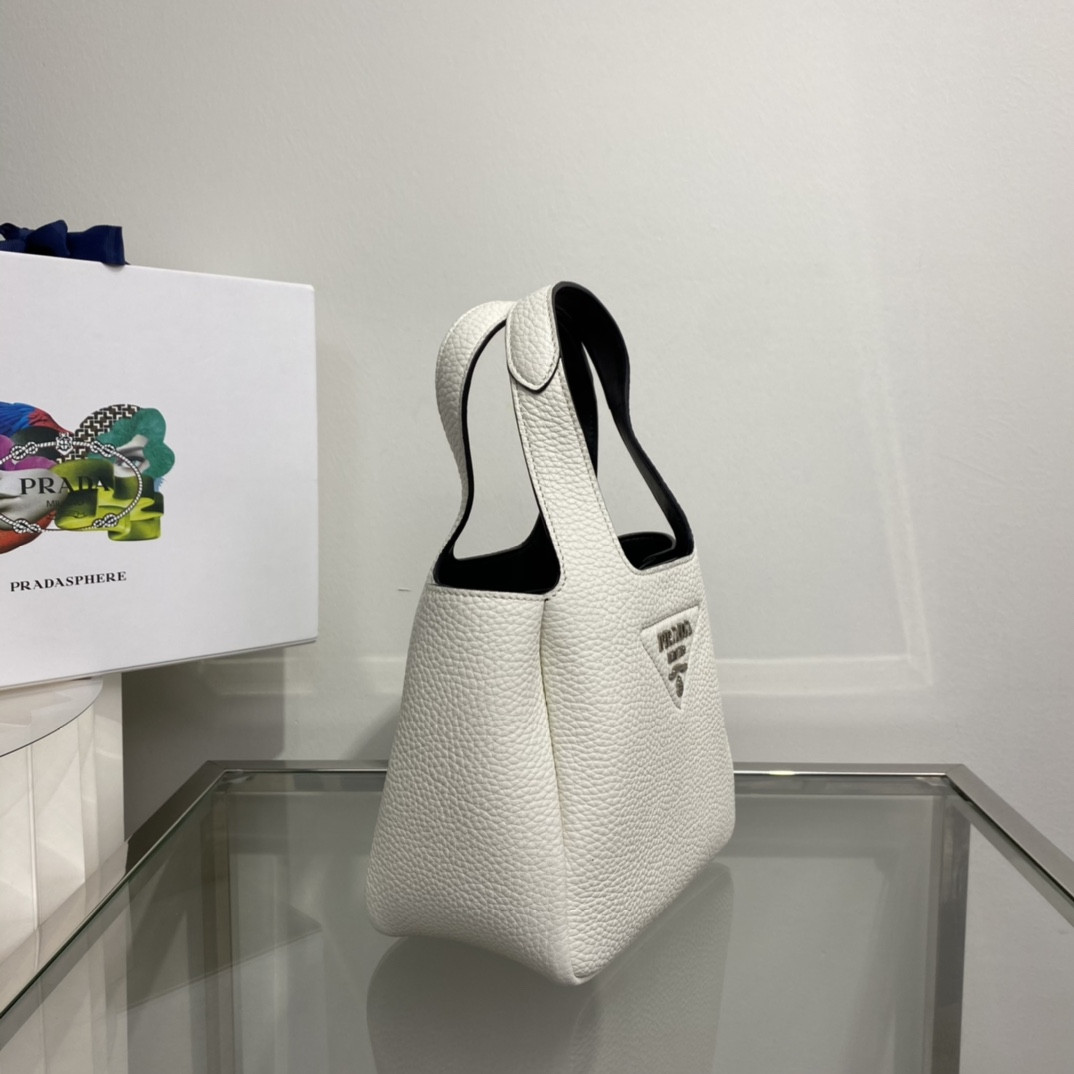 Pra*a Crochet Tote Bag