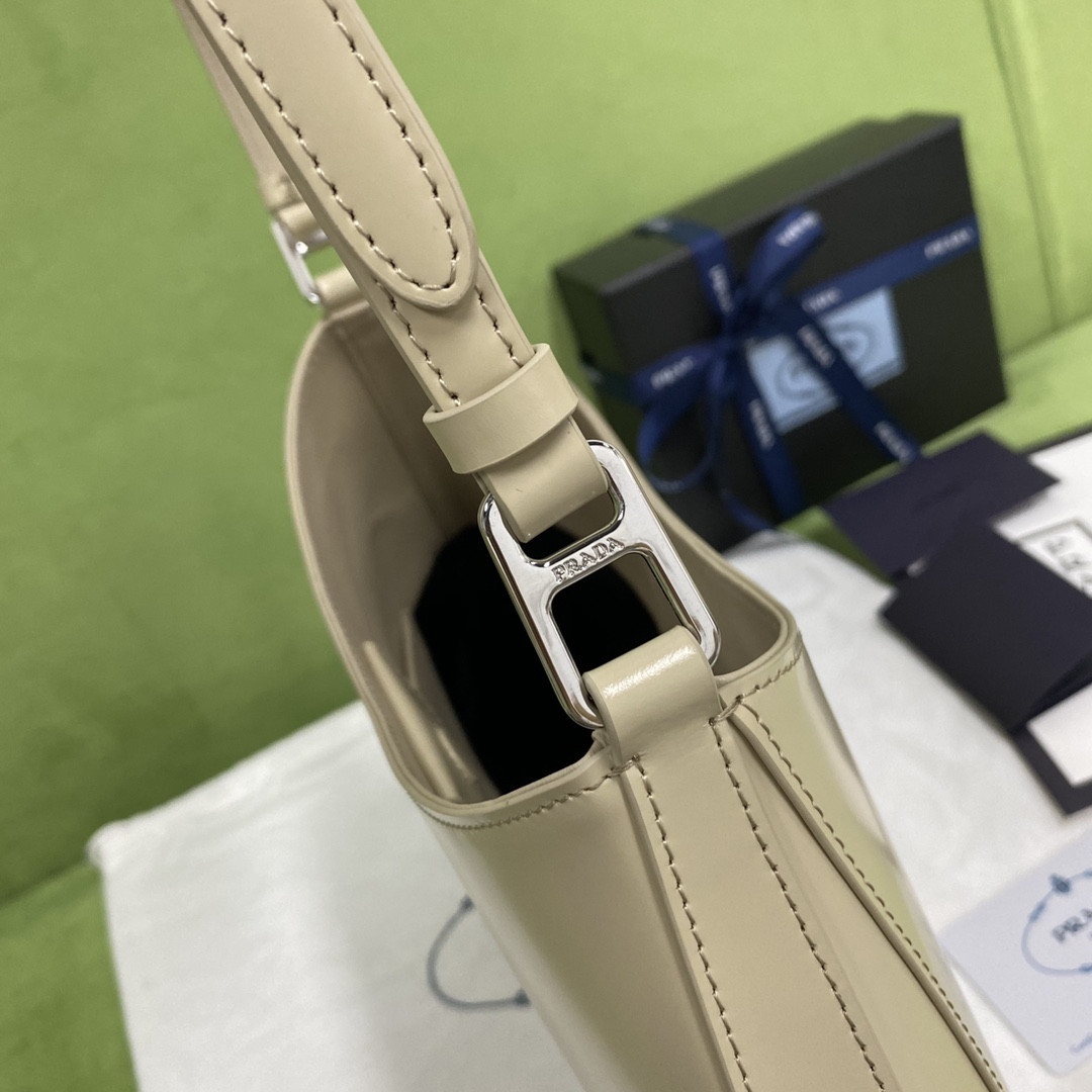 Pra*a Cleo Bag