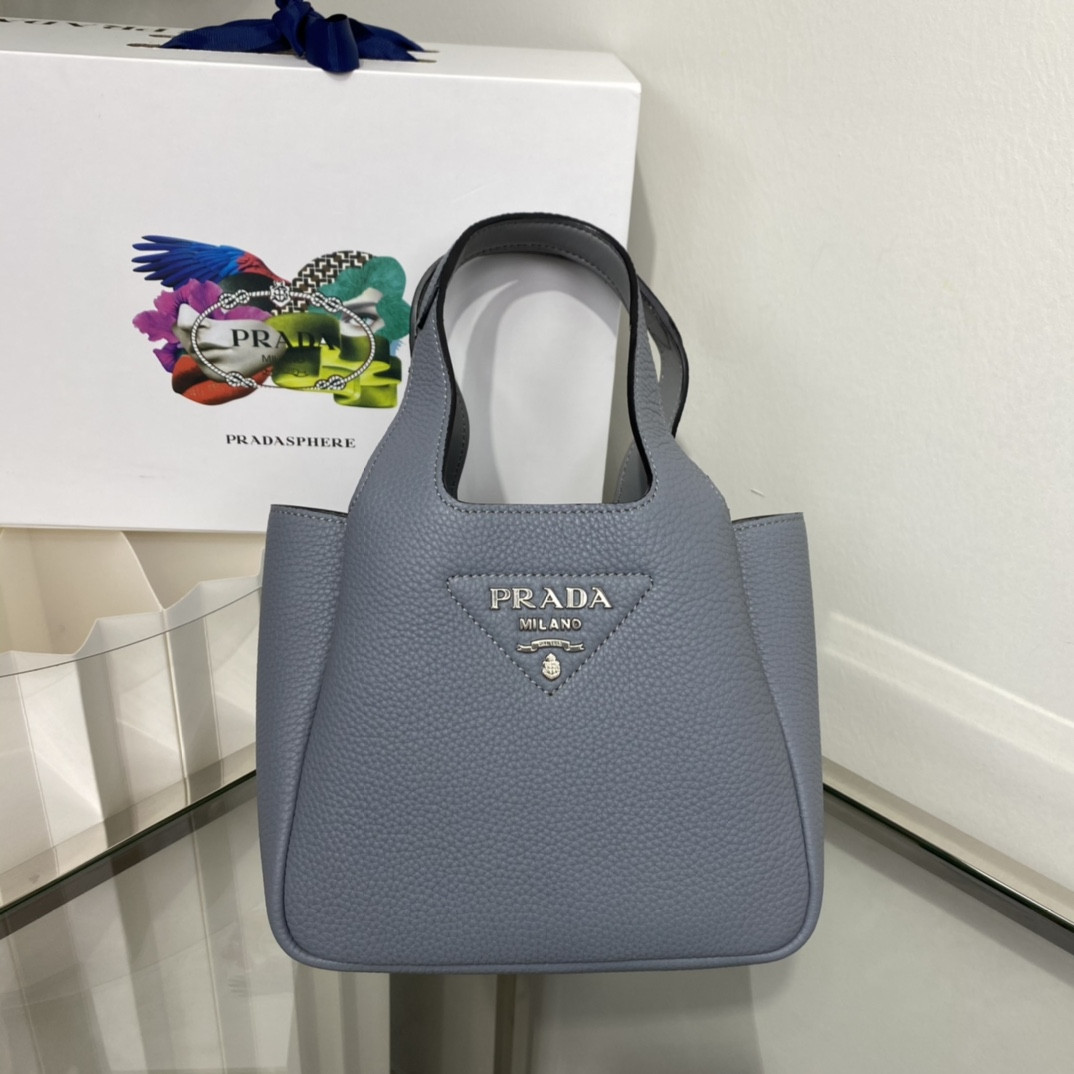 Pra*a Crochet Tote Bag