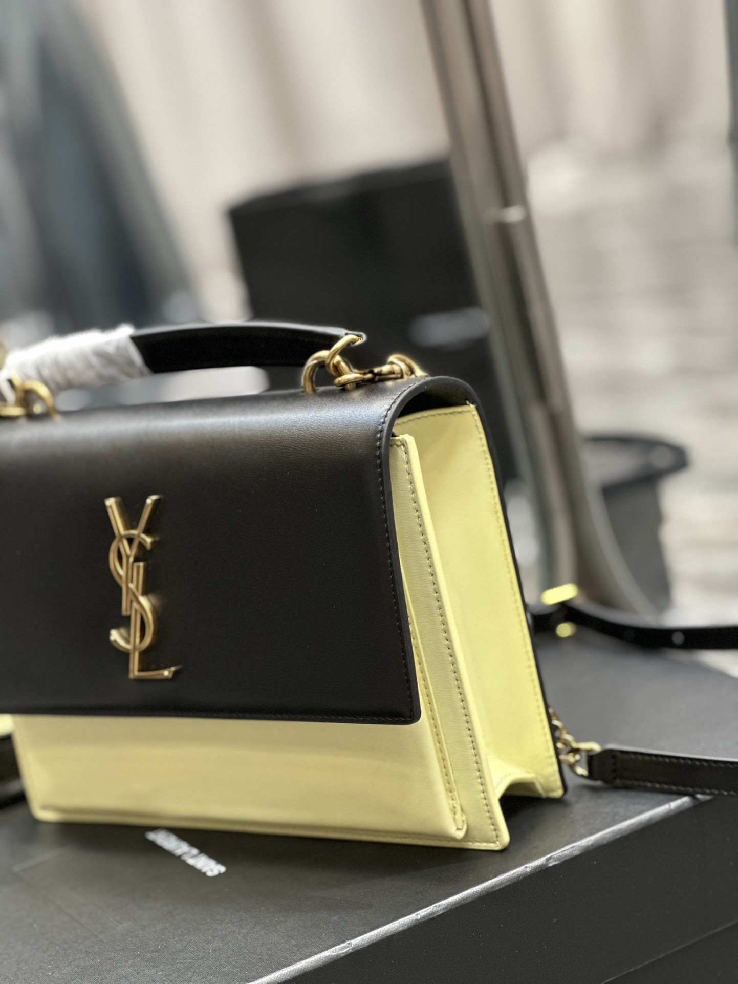Y51 Sunset Medium Top Handle In Smooth Leather