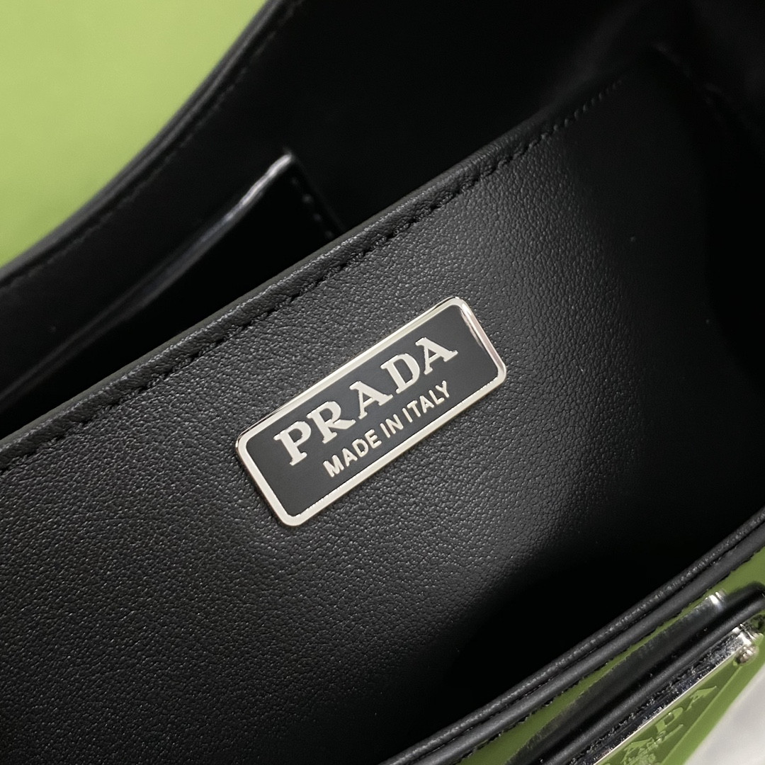 Pra*a Cleo Bag