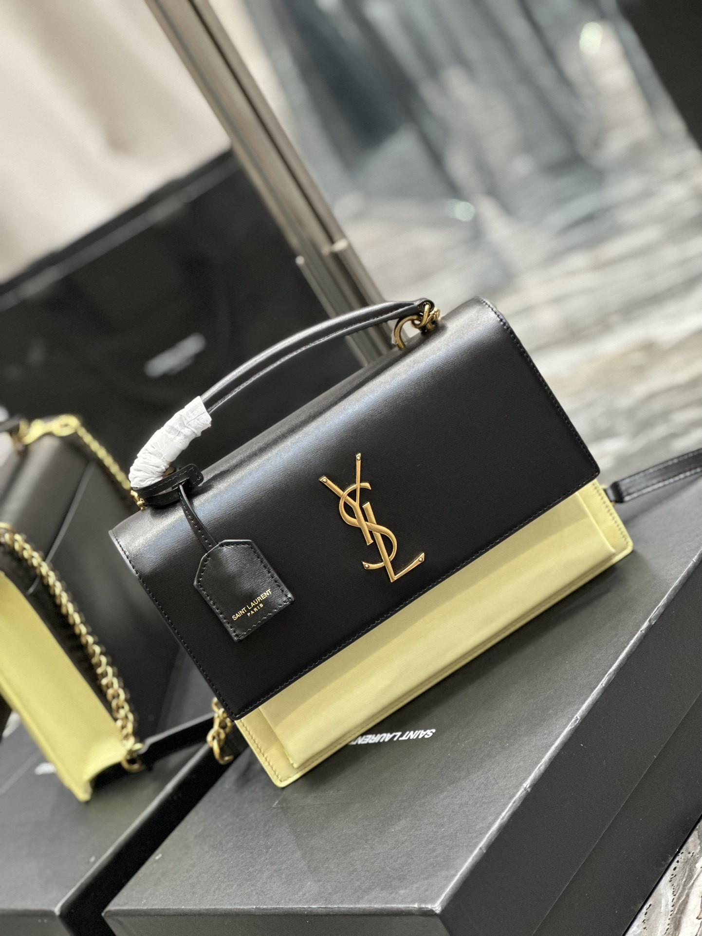 Y51 Sunset Medium Top Handle In Smooth Leather