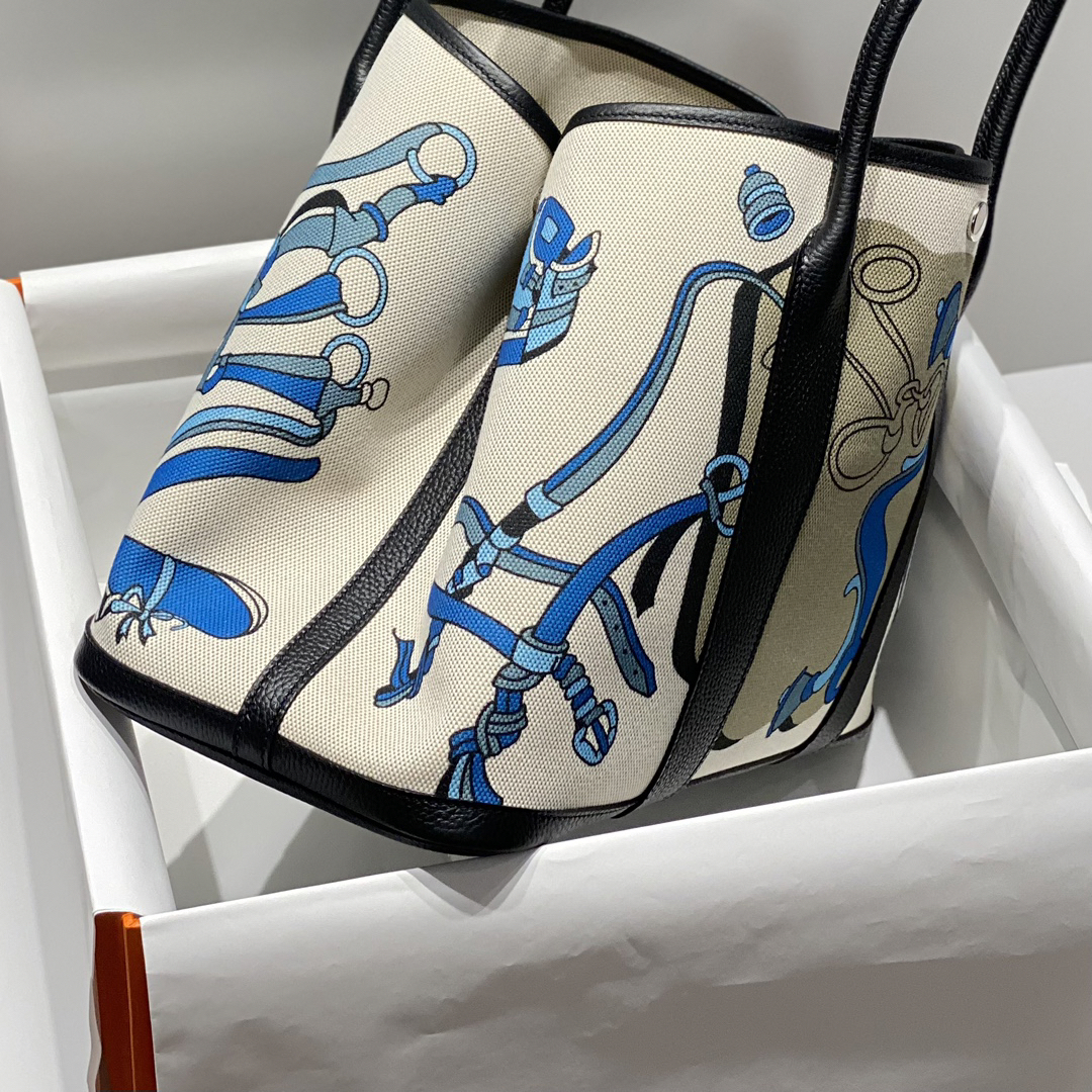 H**me5 painted graffiti French fjord imported original cowhide wax thread sewing master craft painted canvas 36*30cm