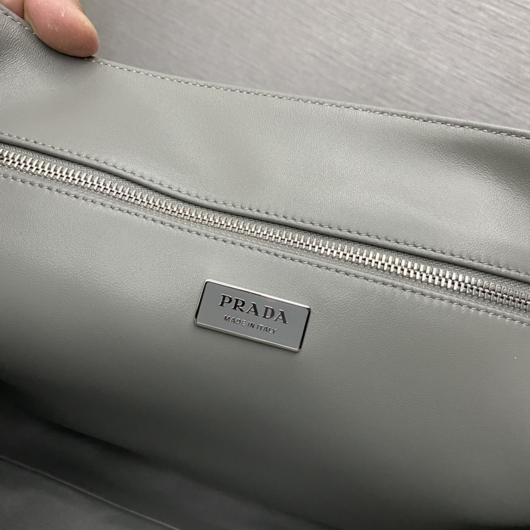 Pra*a Large Antique Tote Bag