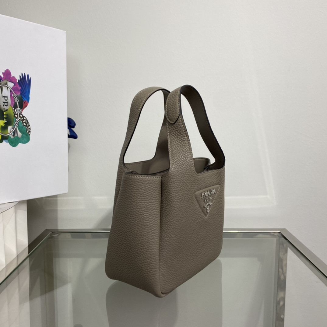 Pra*a Crochet Tote Bag