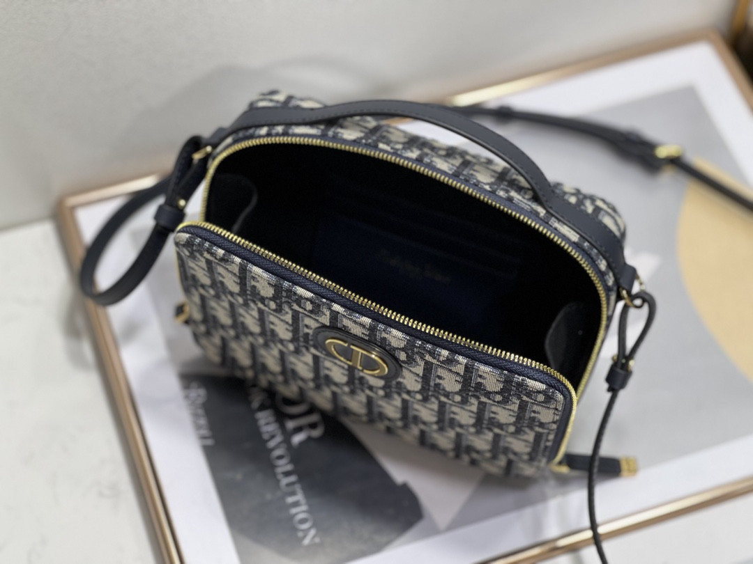 D10r Caro Box Bag