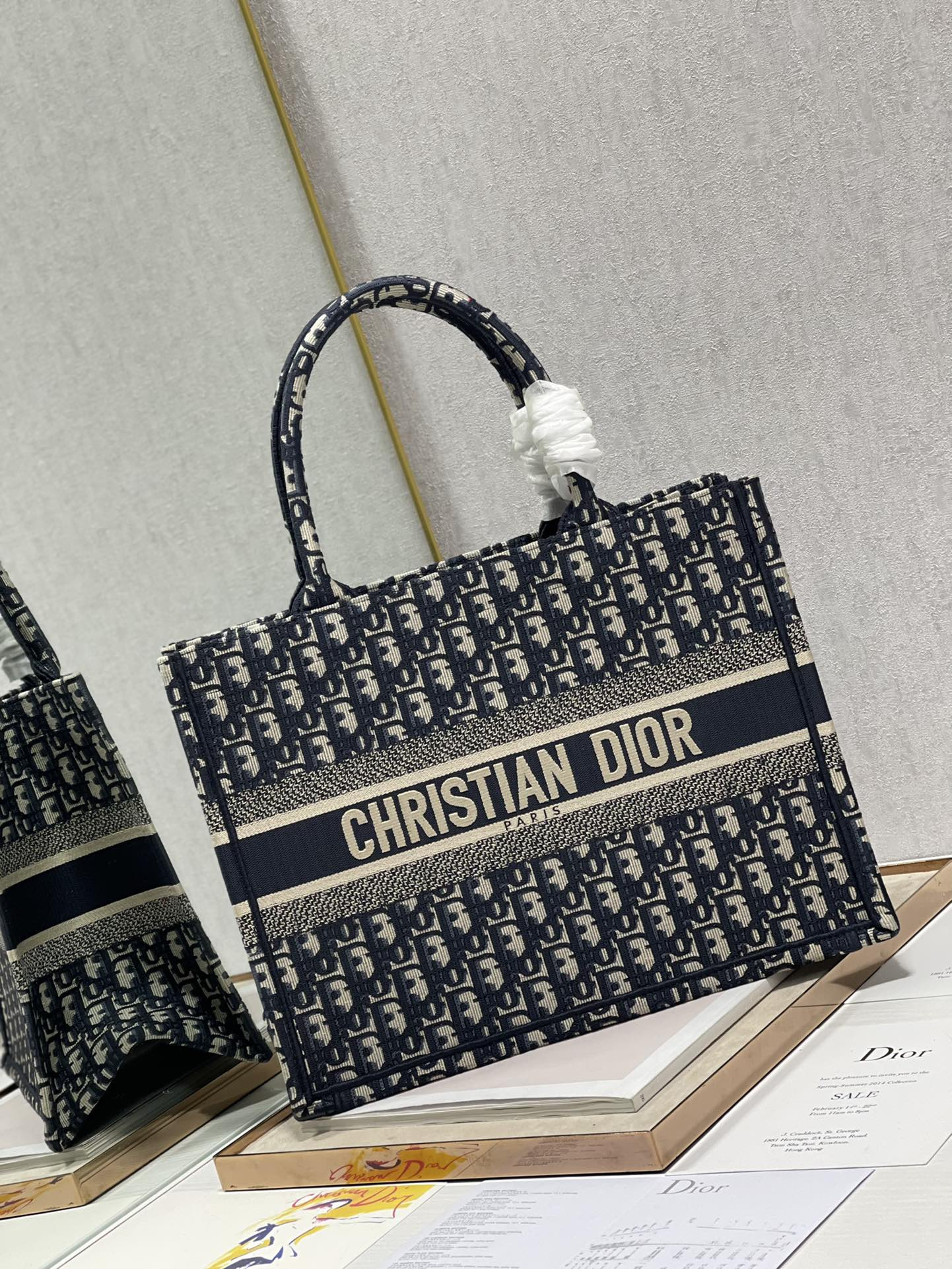 Medium D10r Book Tote