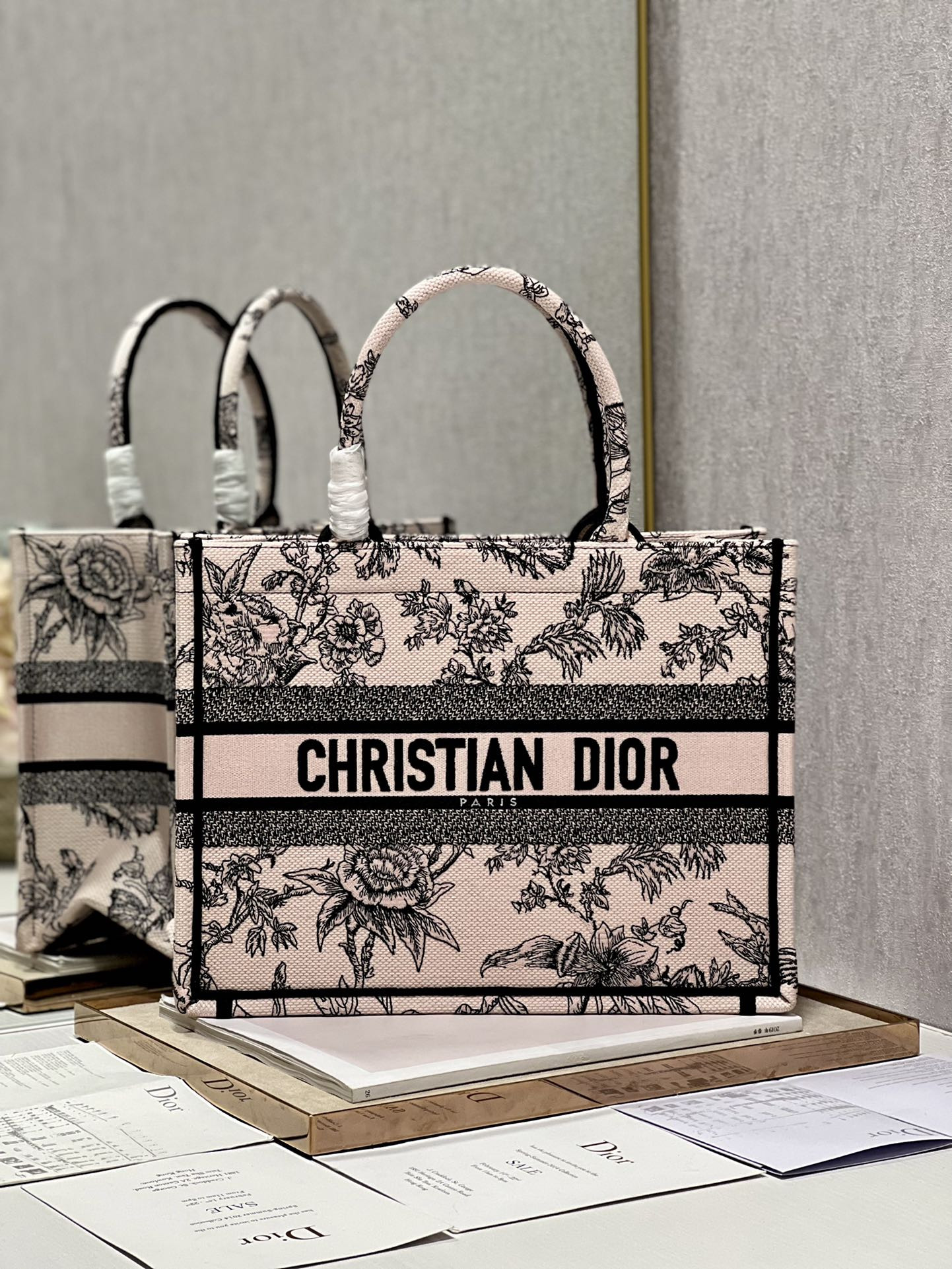 Medium D10r Book Tote