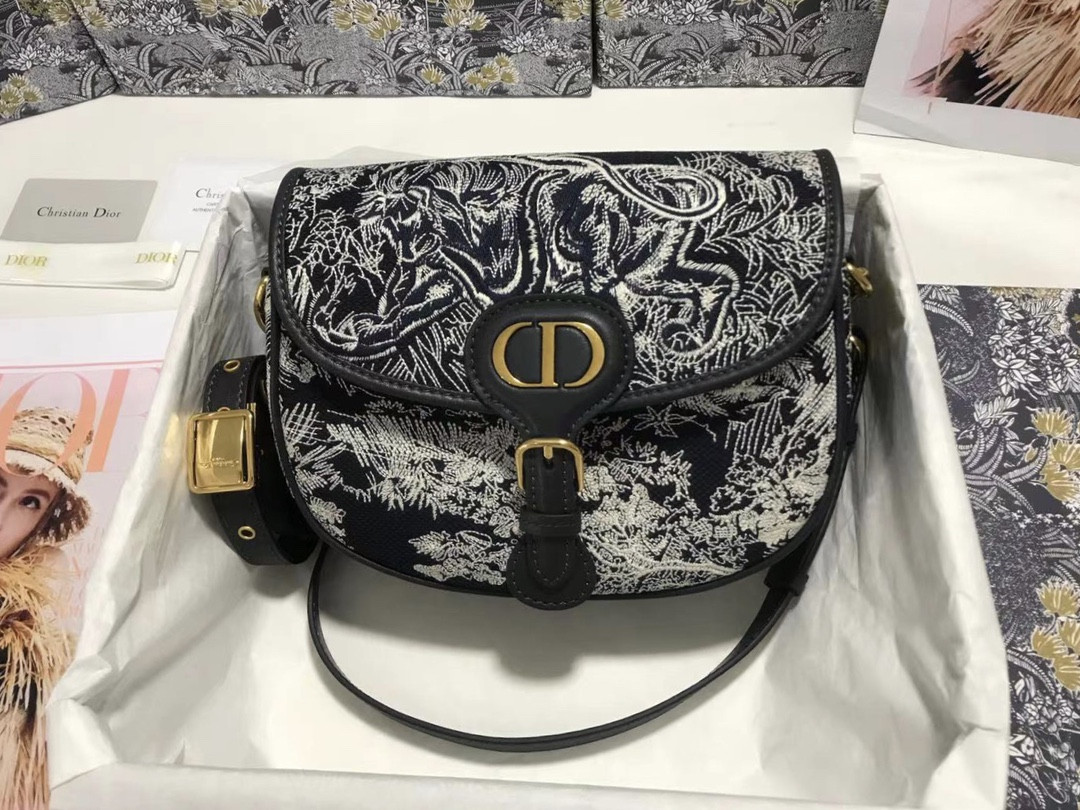Medium D10r Bobby Bag