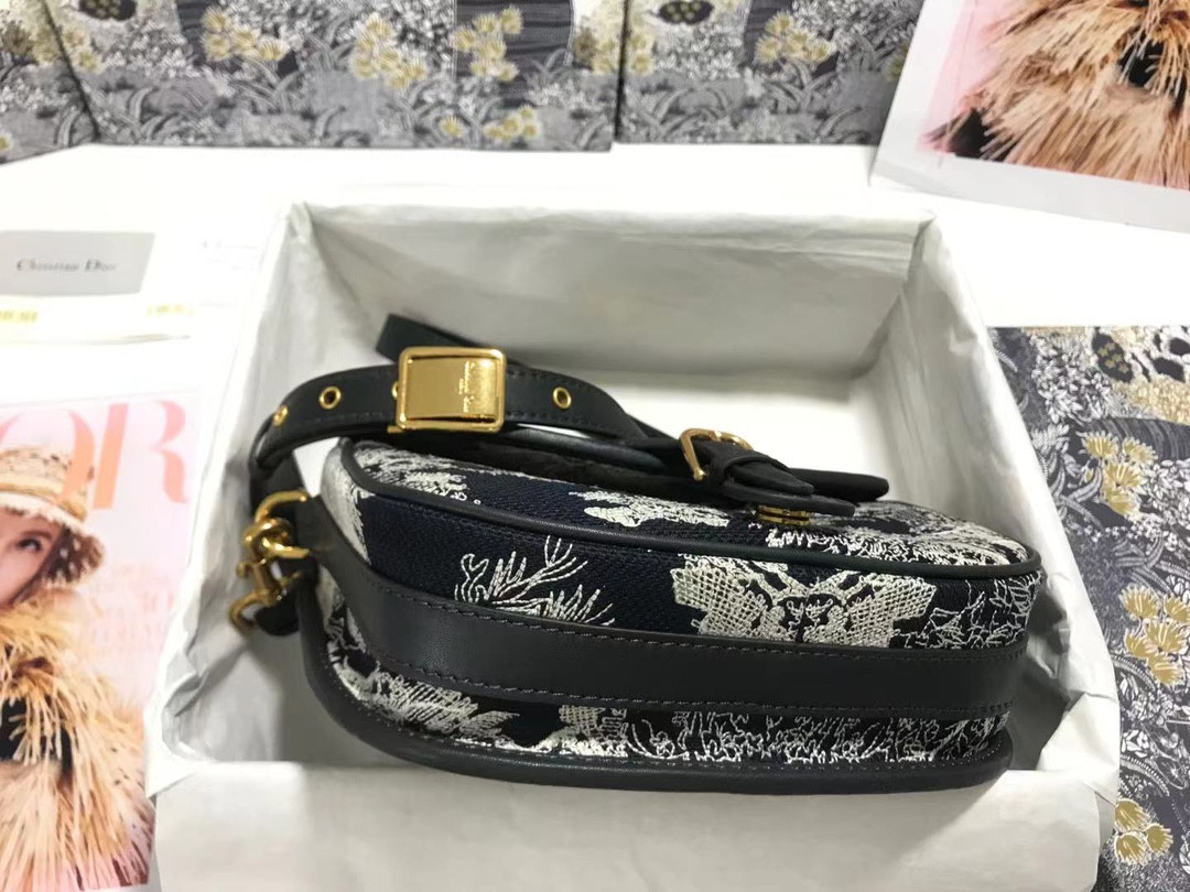 Medium D10r Bobby Bag