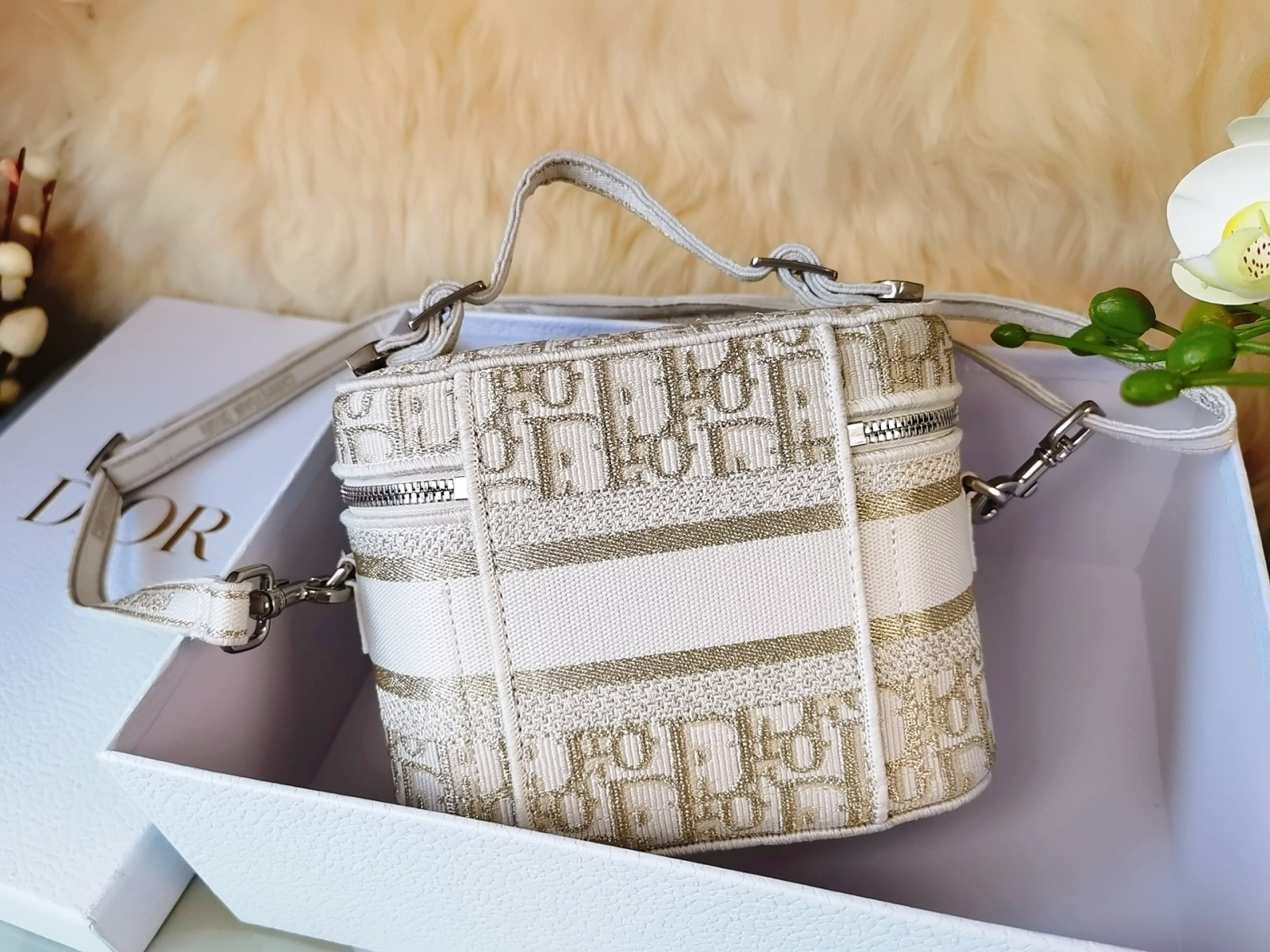 D10r travel Vanity