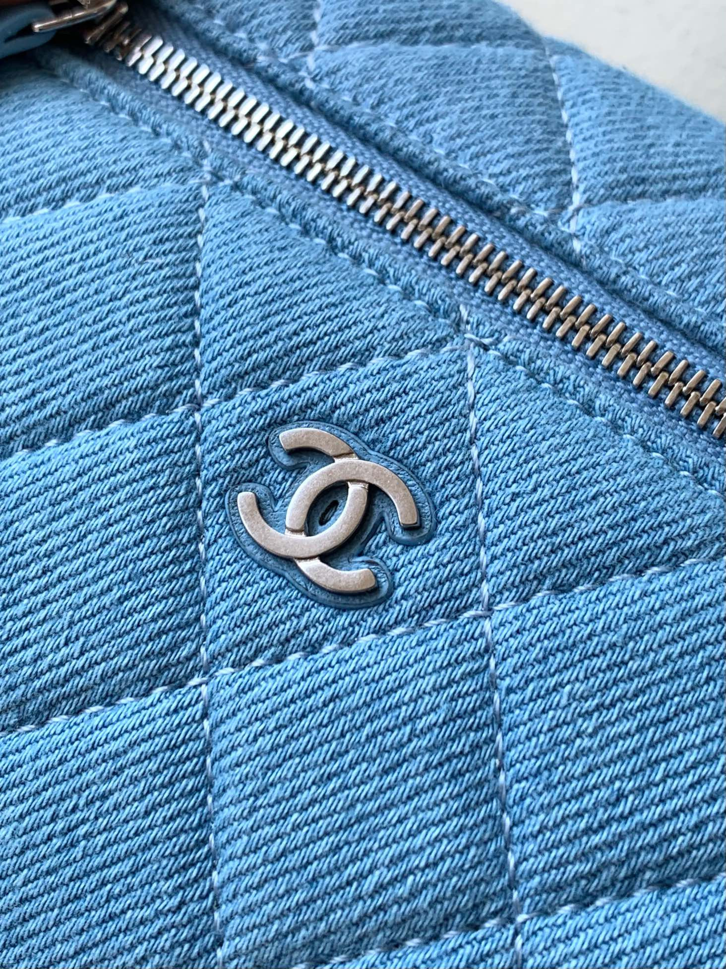 Ch**el 25c Lp Bag