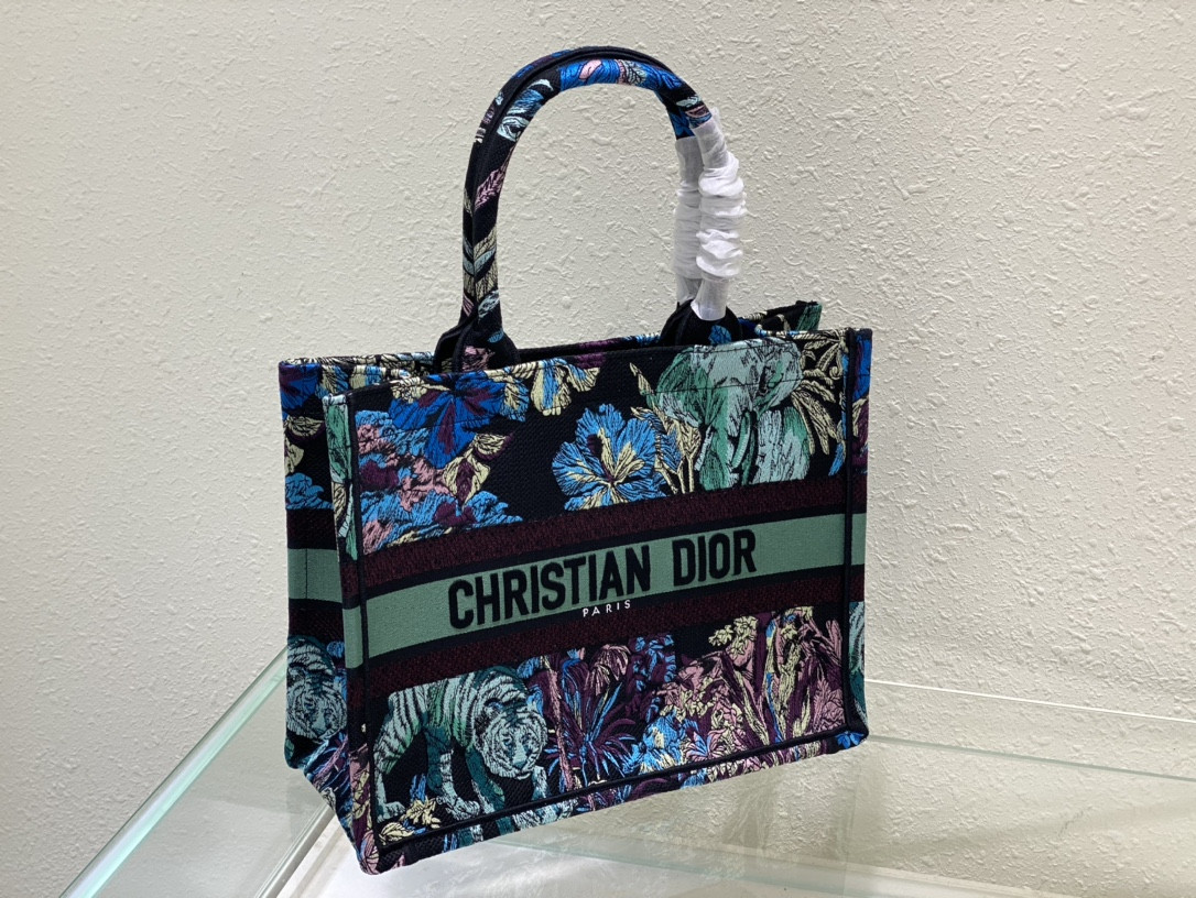 Large D10r Book Tote