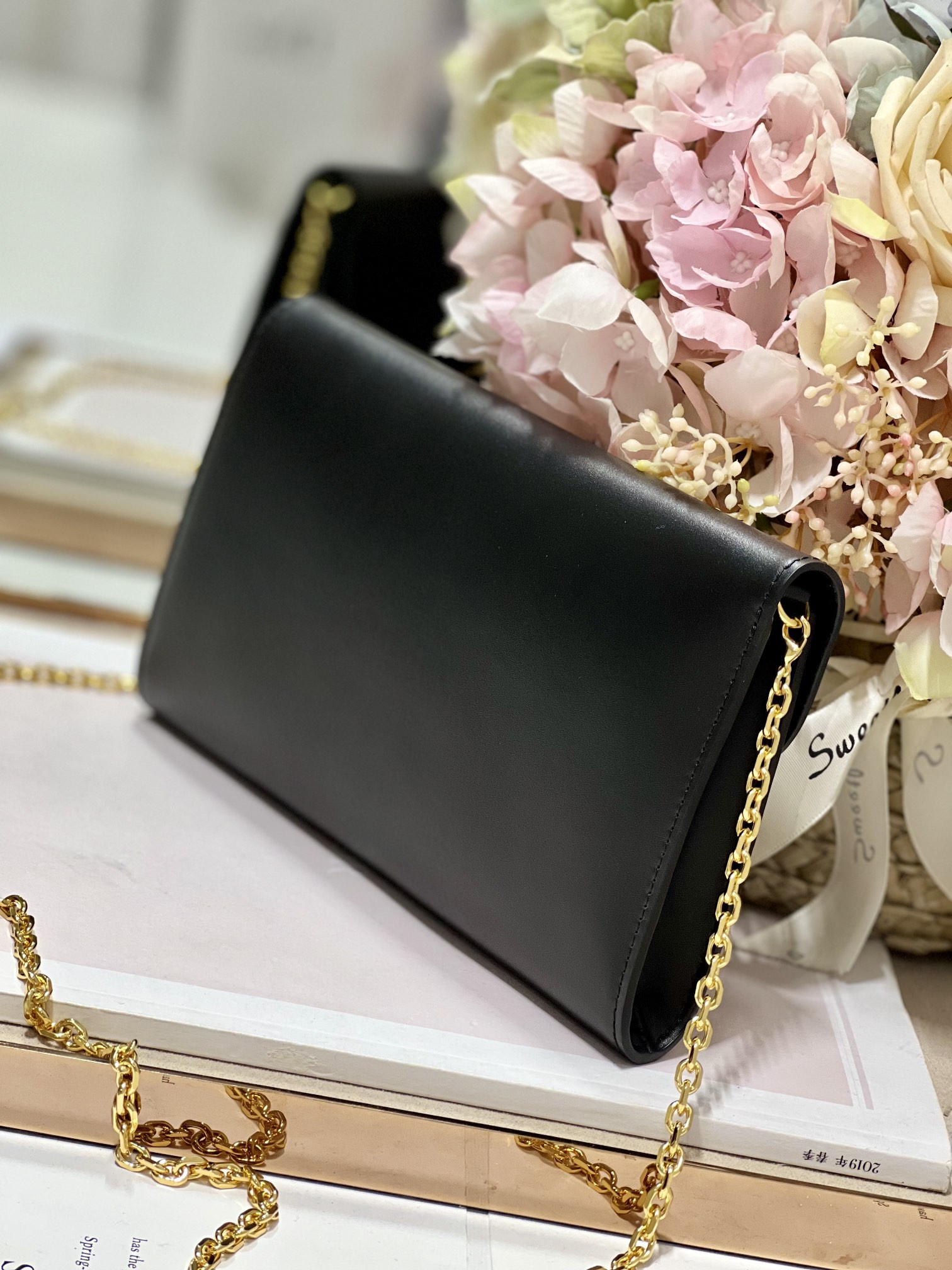 D10r Bobby East-west Pouch With Chain
