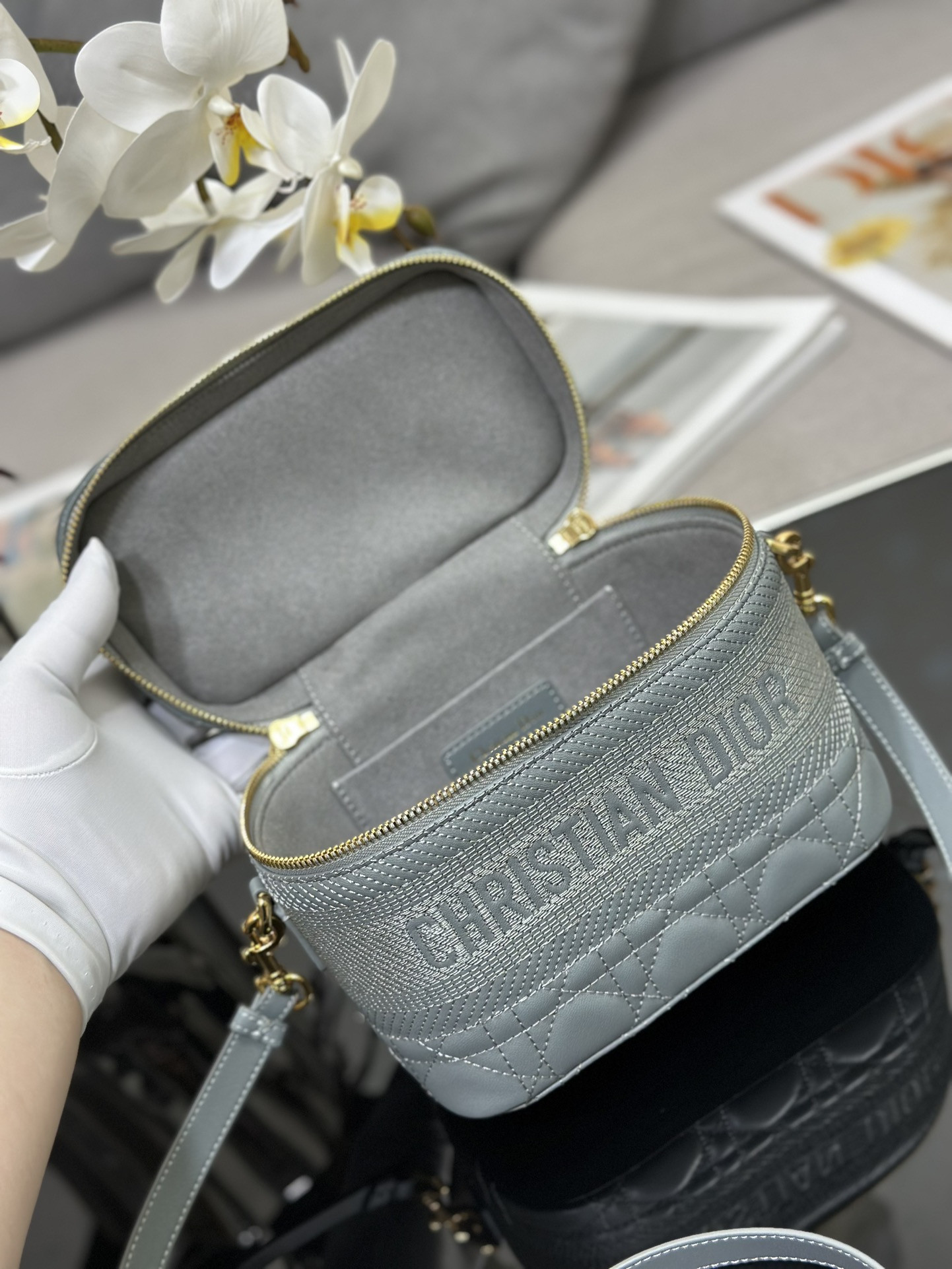 D10r Travel Vanity