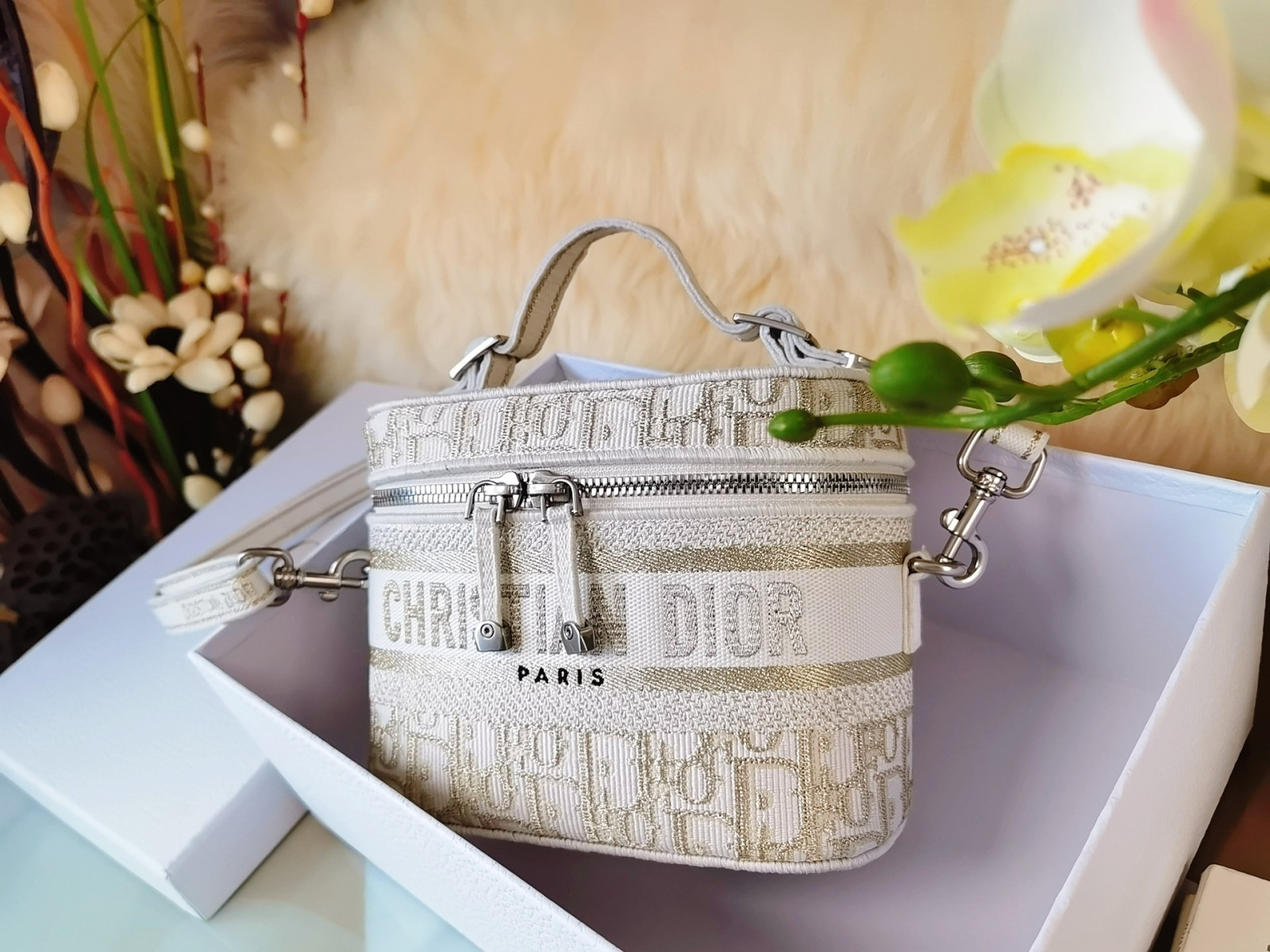 D10r travel Vanity