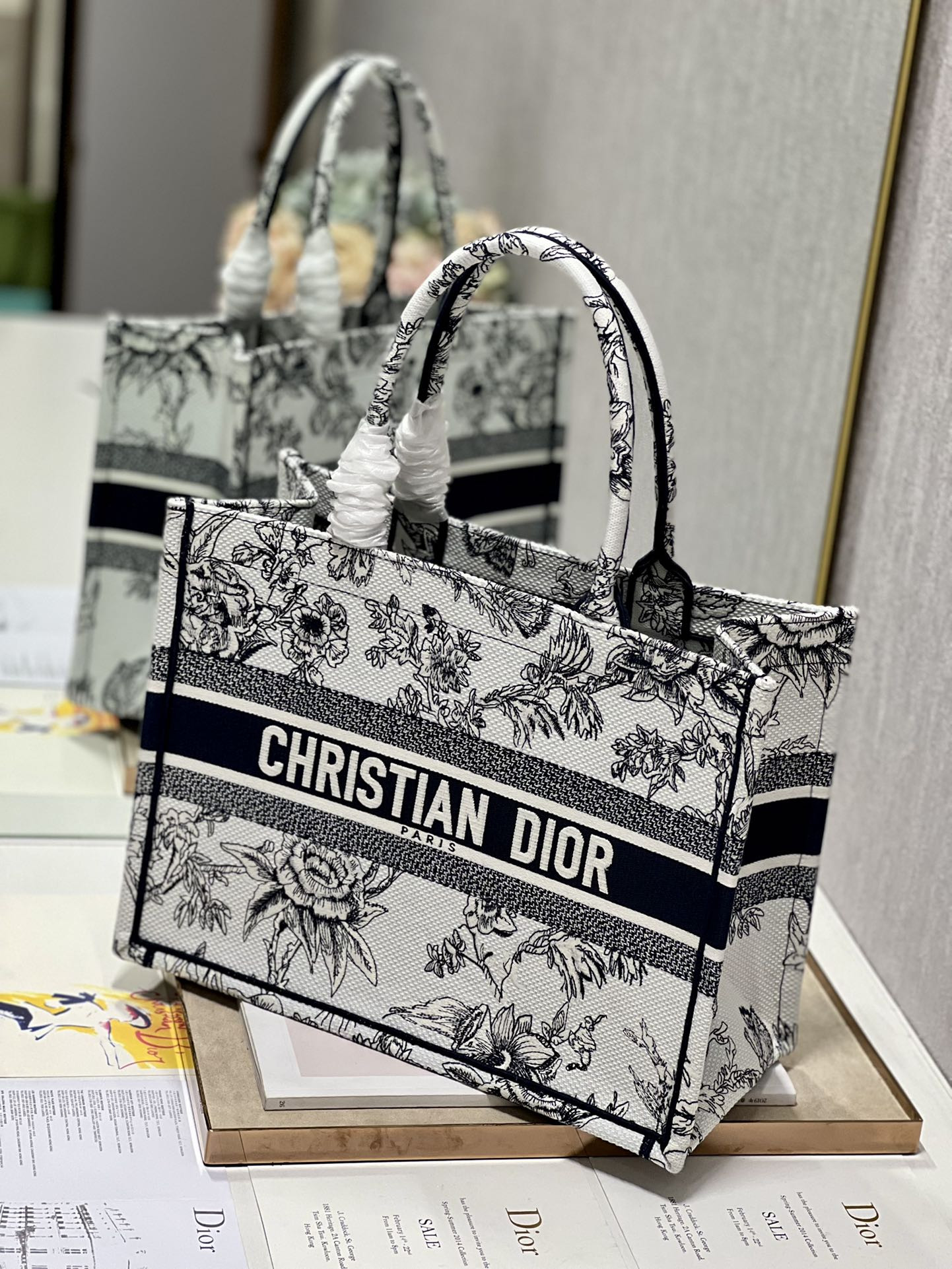 Medium D10r Book Tote