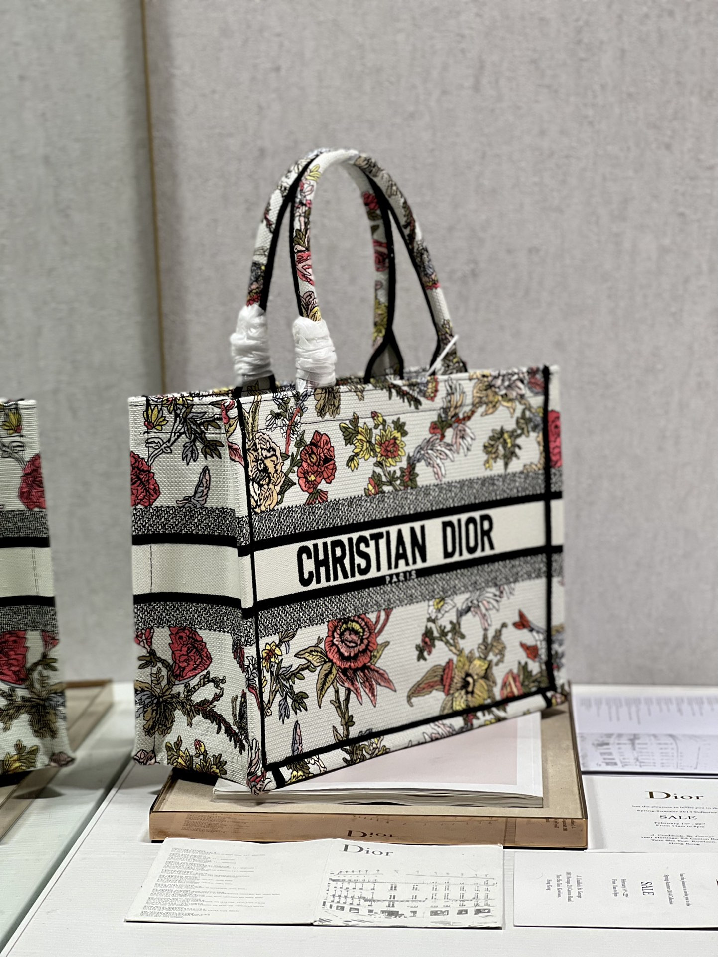 Medium D10r Book Tote