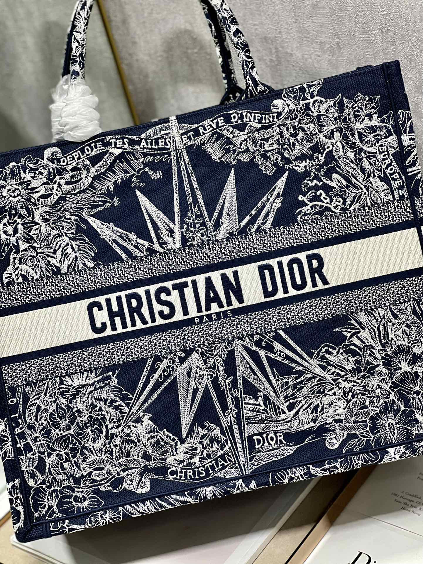 Large D10r Book Tote