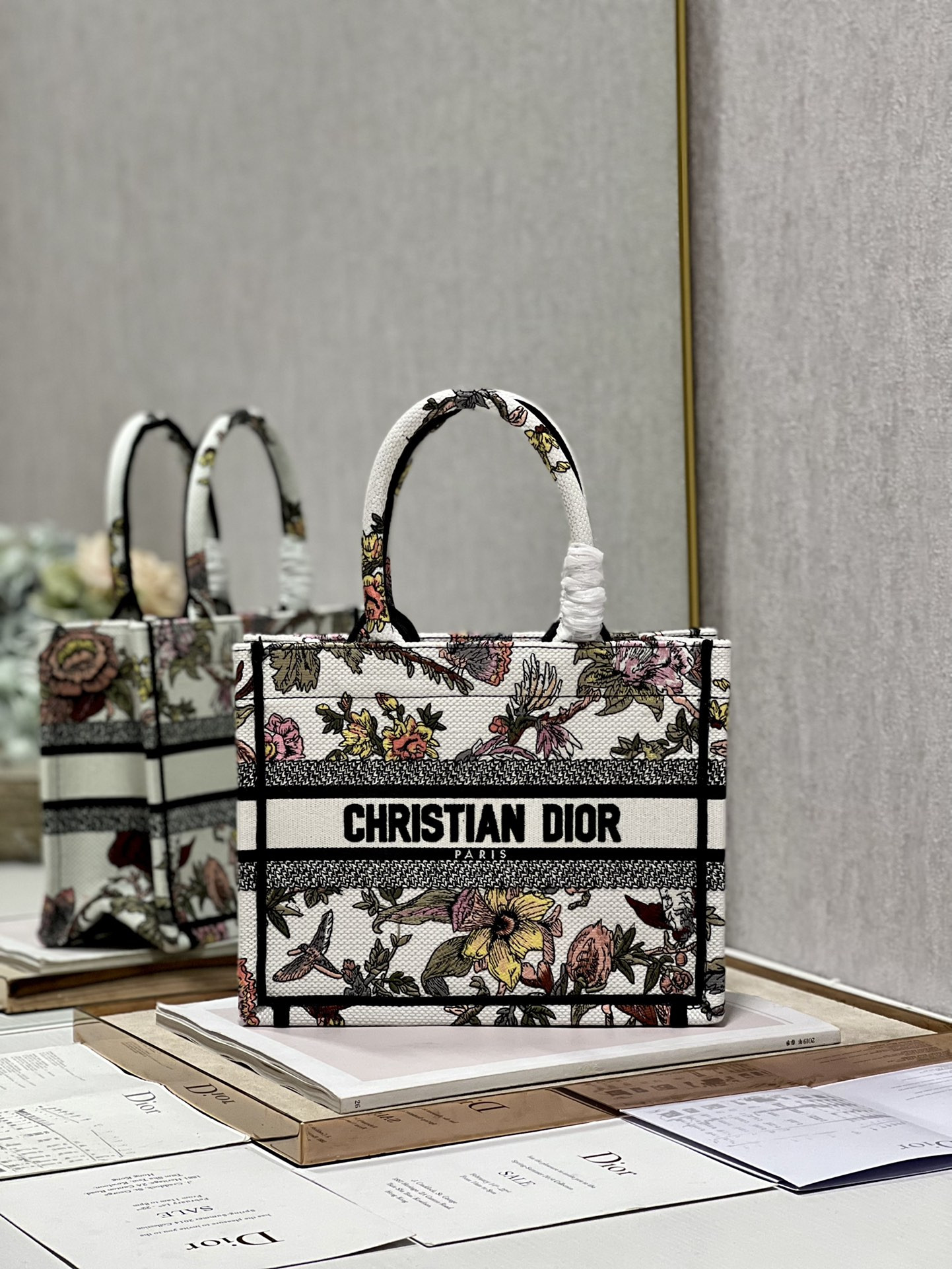 Small D10r Book Tote