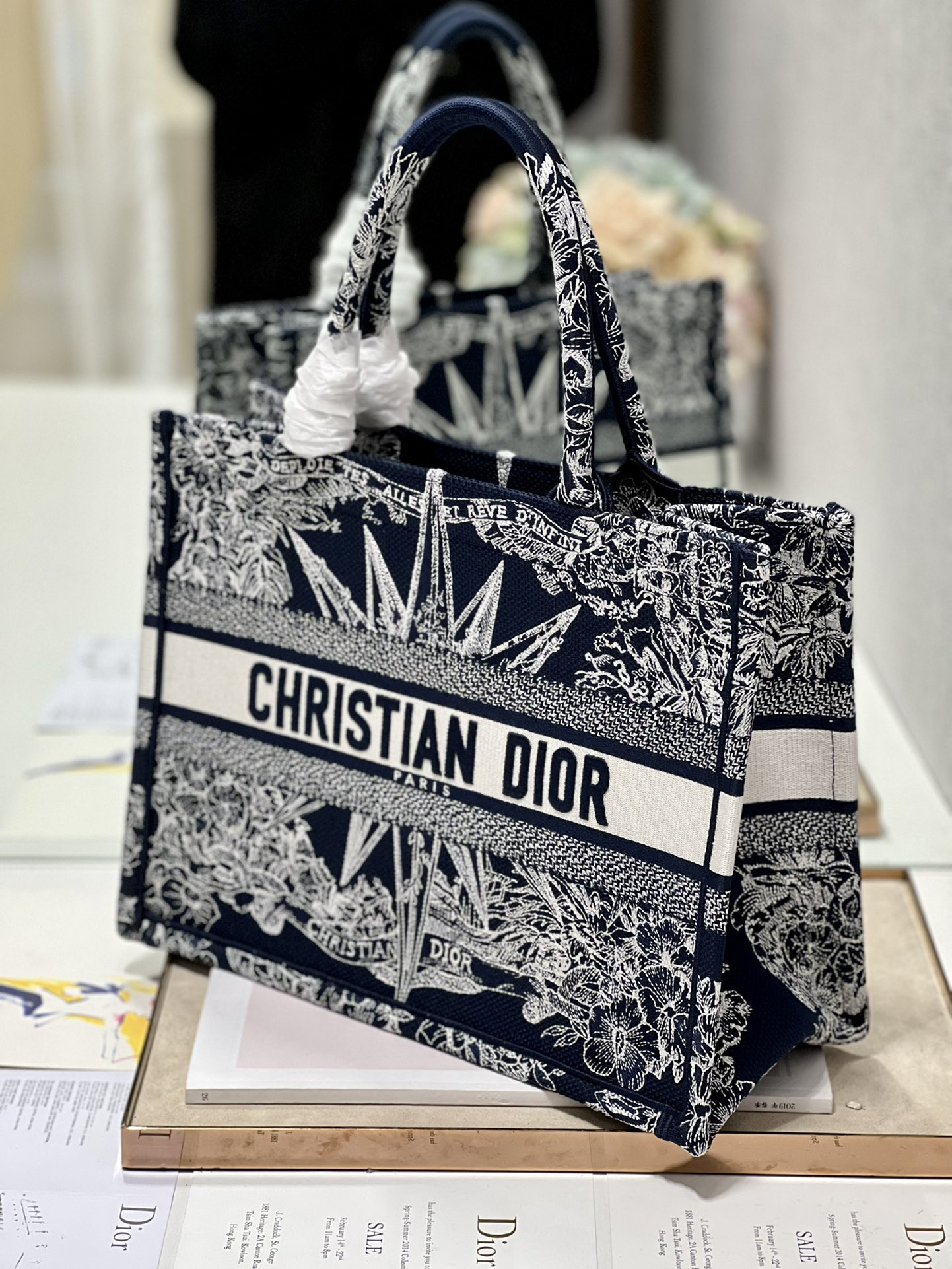 Medium D10r Book Tote