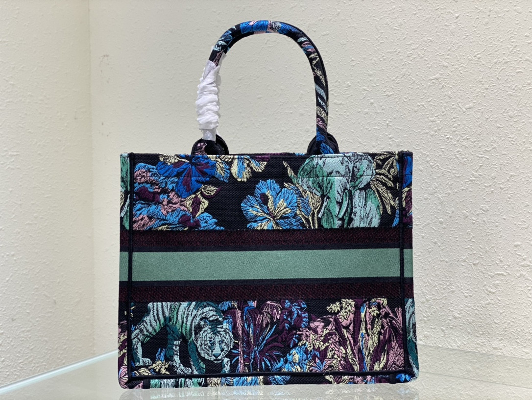 Large D10r Book Tote