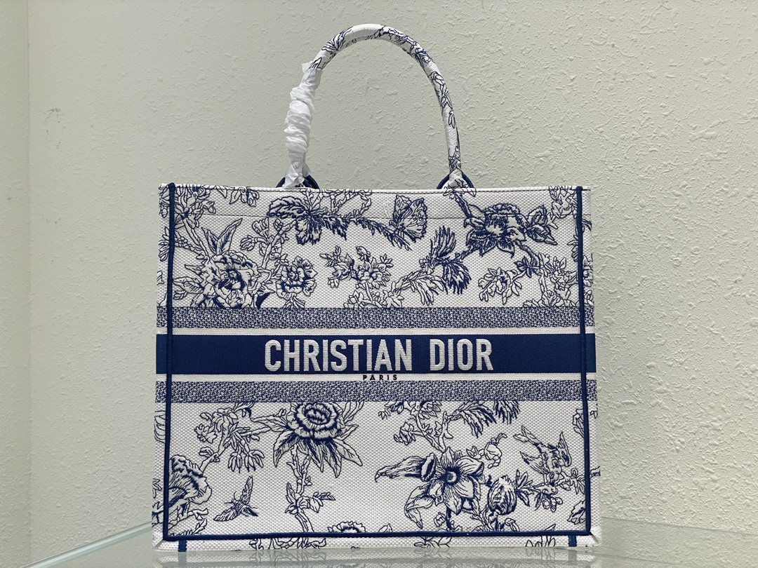 Large D10r Book Tote