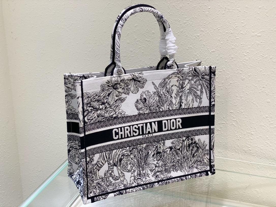 Large D10r Book Tote