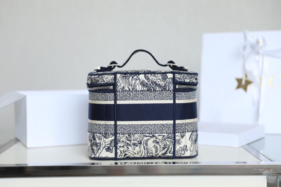 D10r Travel Vanity