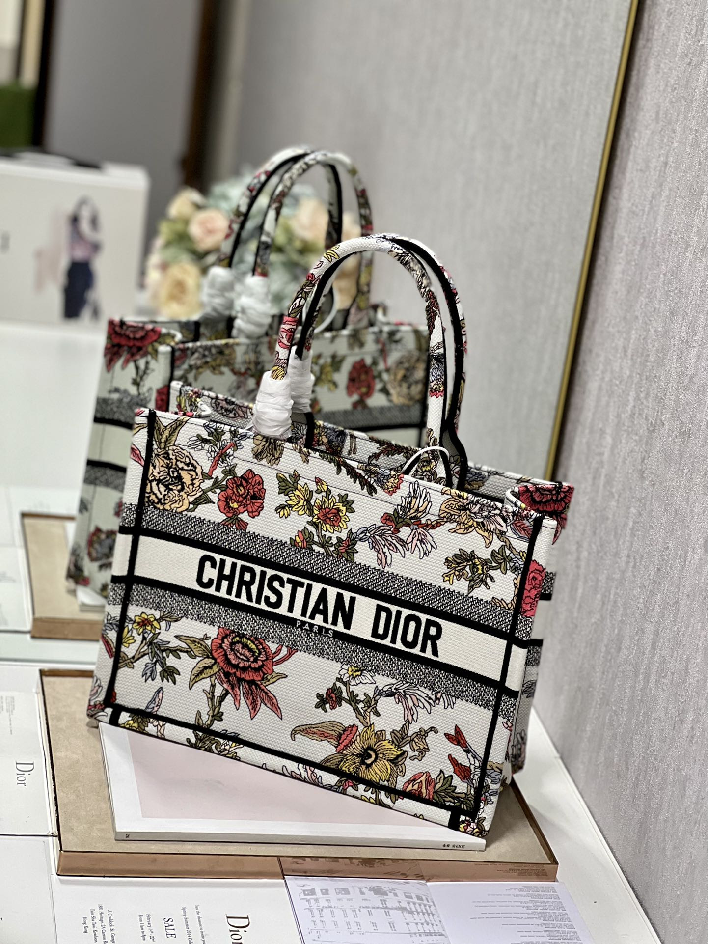 Medium D10r Book Tote