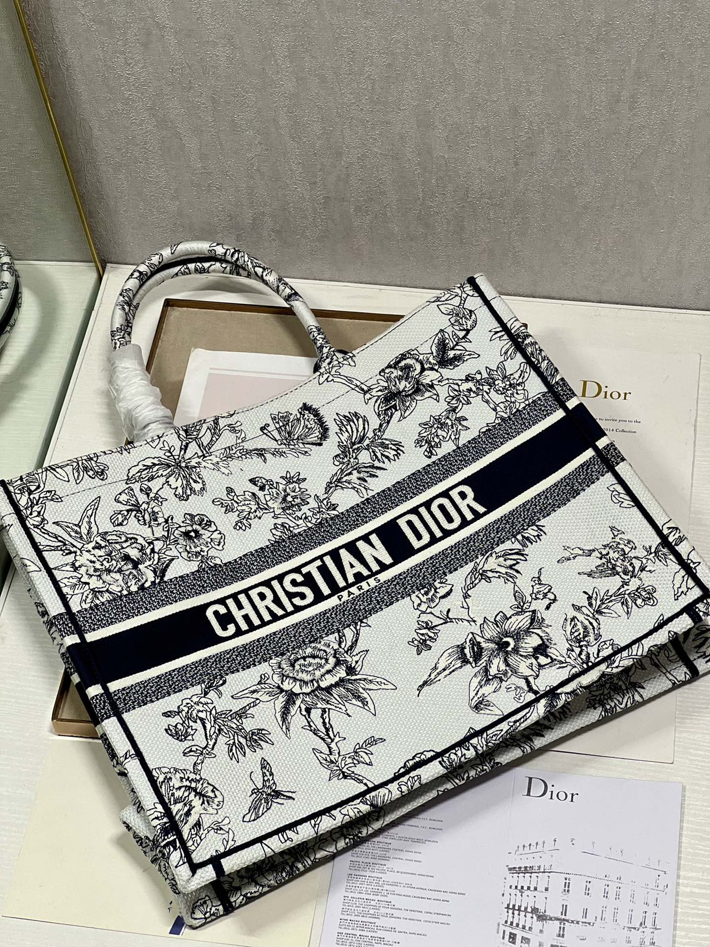 Large D10r Book Tote