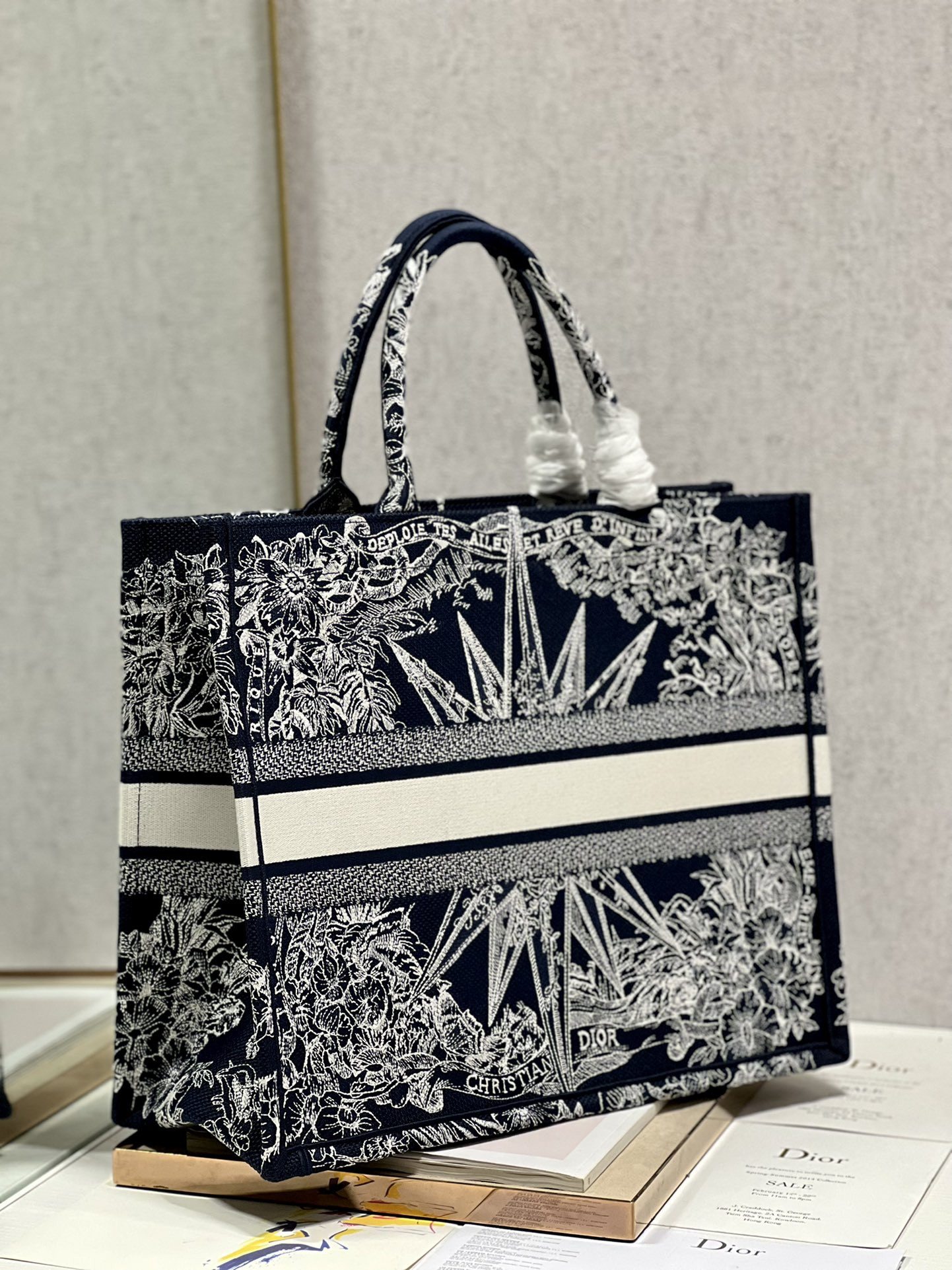 Large D10r Book Tote