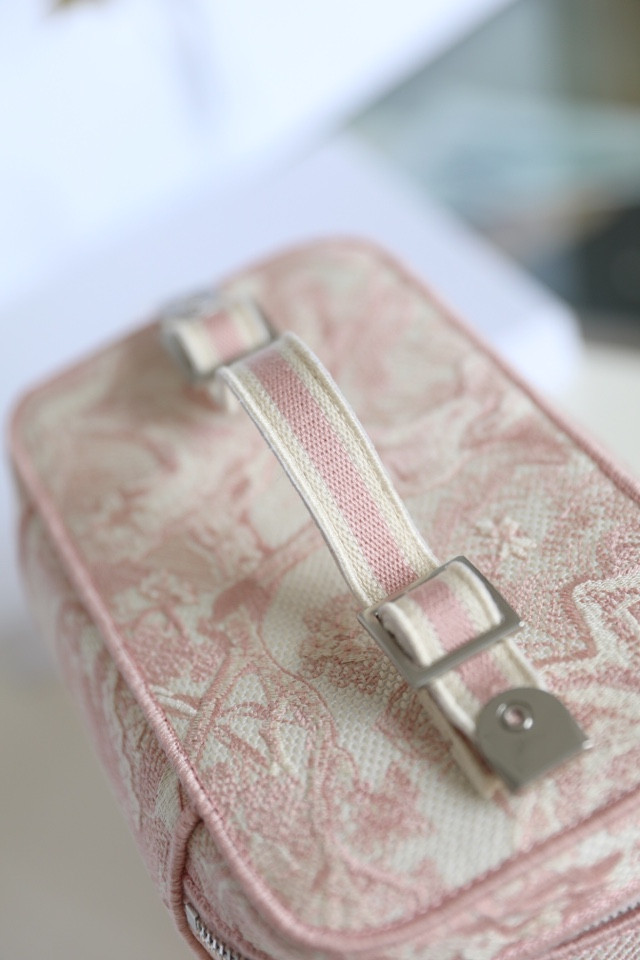 D10r Travel Vanity
