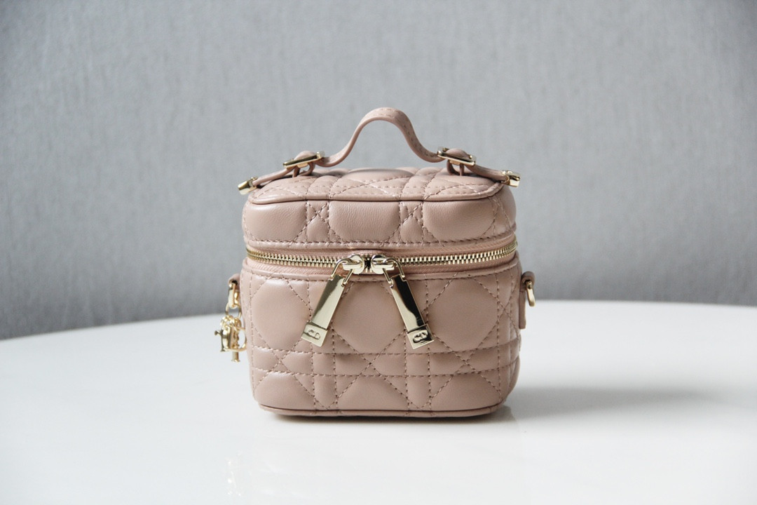 D10r Mini Travel Vanity