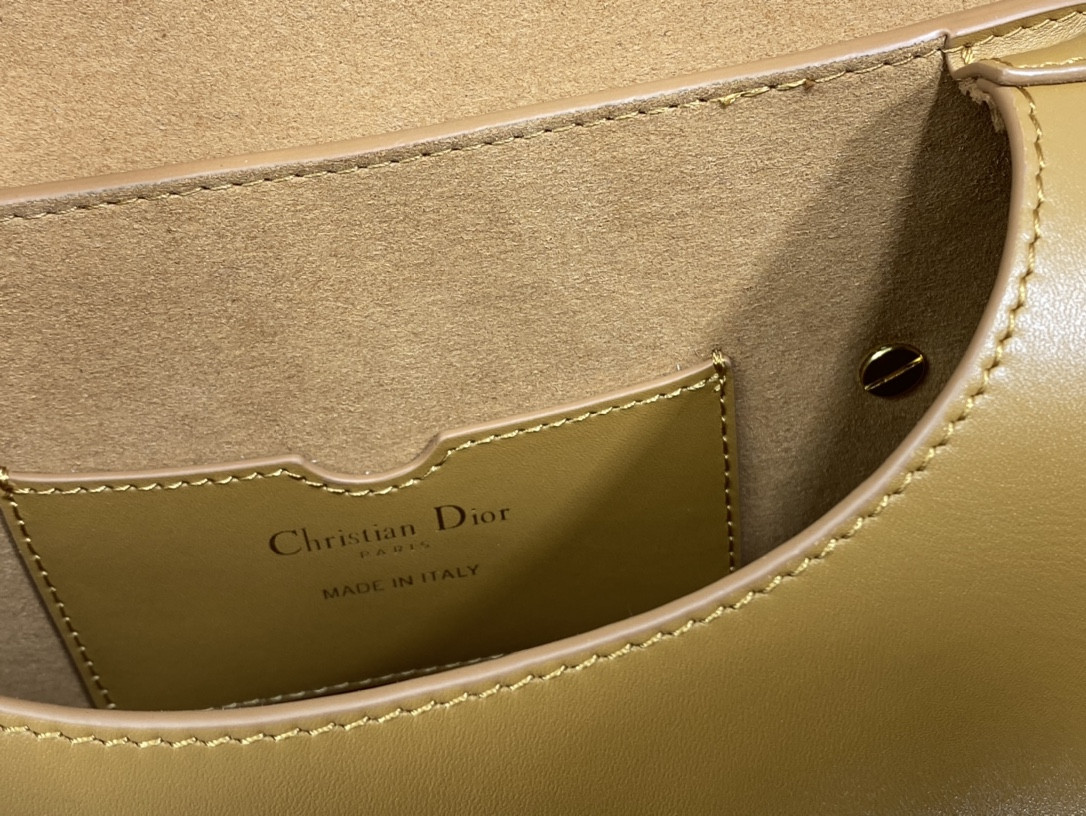 Medium D10r Bobby Bag