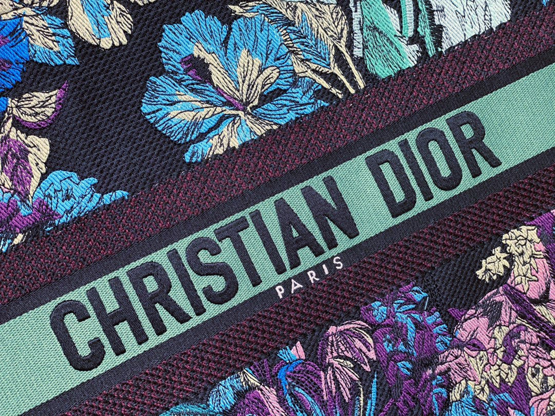 Large D10r Book Tote