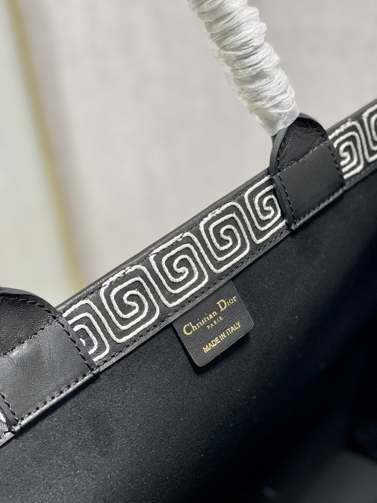 Medium D10r Book Tote