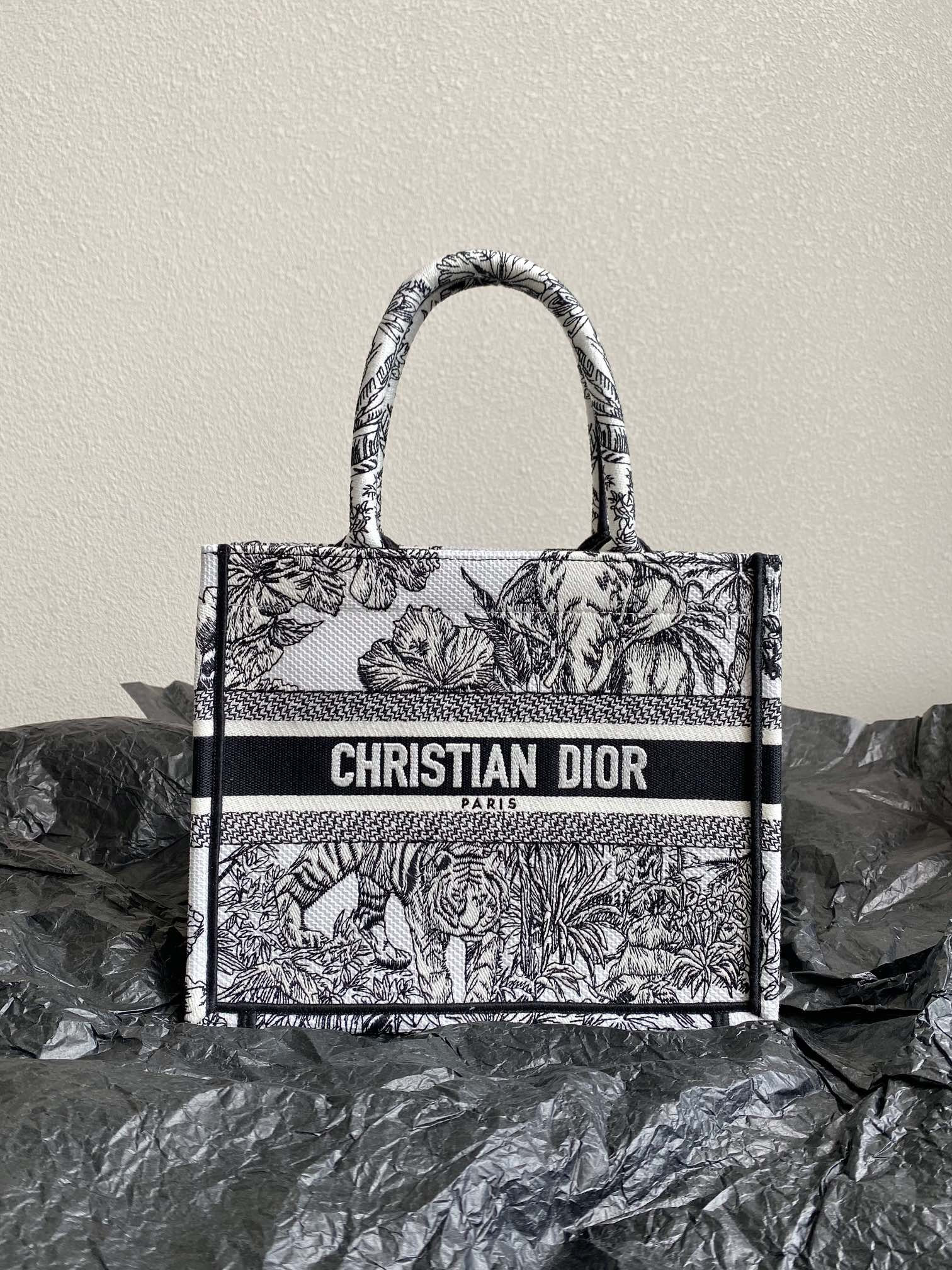 Small D10r Book Tote