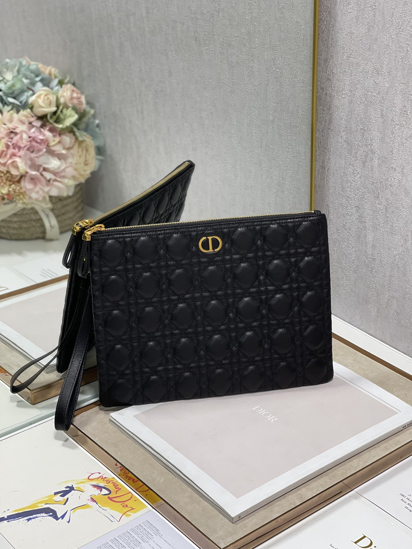 Large D10r Caro Daily Pouch