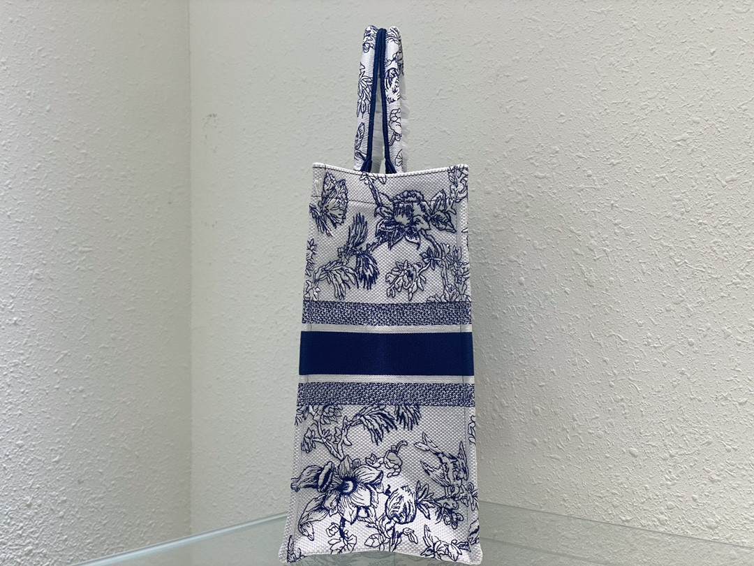 Large D10r Book Tote